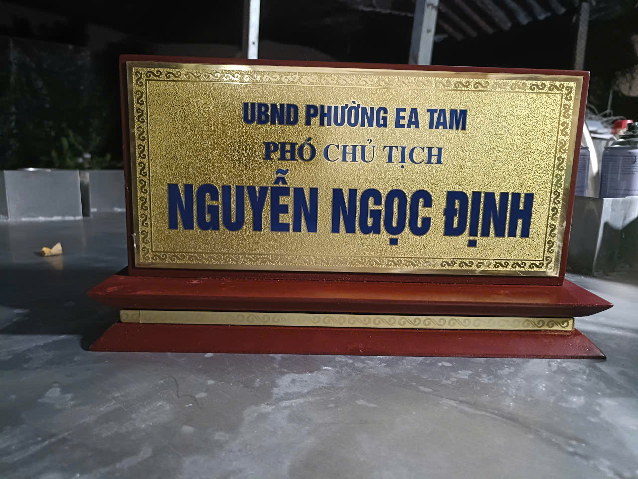 Gia Công Bảng Chức Danh Để Bàn Giá Rẻ Thủ Đức