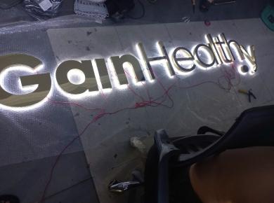 Gia Công Chữ Nổi Nhanh HCM 