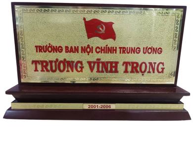 Gia Công Bảng Chức Danh Để Bàn Giá Rẻ Thủ Đức